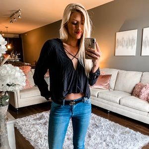 Silence + noise black top